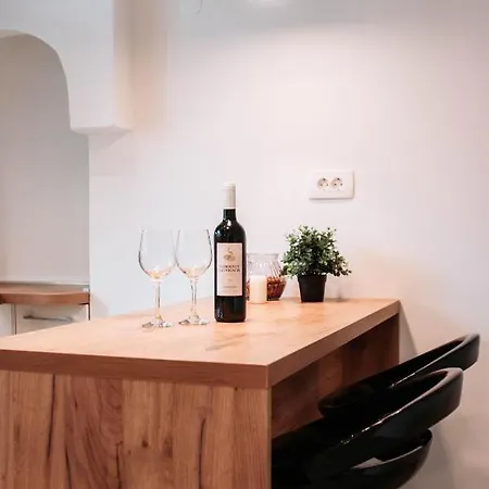 Fiorello Apartment *