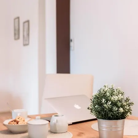 Fiorello Apartment *
